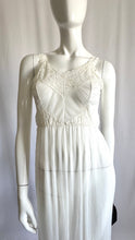 Load image into Gallery viewer, Vintage Pleated Lace Trim Slip
