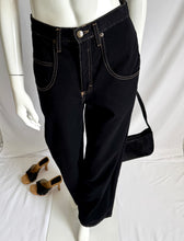 Load image into Gallery viewer, Vintage 90s Mudd High-Waisted “baggy” Jeans
