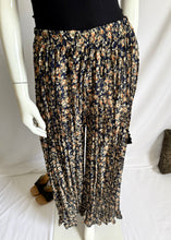 Load image into Gallery viewer, Vintage 90s Pleated Floral Palazzo Pants
