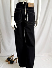 Load image into Gallery viewer, Vintage 90s Mudd High-Waisted “baggy” Jeans
