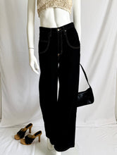 Load image into Gallery viewer, Vintage 90s Mudd High-Waisted “baggy” Jeans
